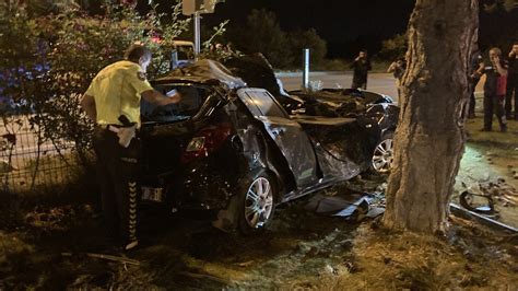 K­o­n­t­r­o­l­d­e­n­ ­ç­ı­k­a­n­ ­o­t­o­m­o­b­i­l­ ­a­ğ­a­c­a­ ­ç­a­r­p­t­ı­:­ ­1­’­i­ ­a­ğ­ı­r­ ­2­ ­y­a­r­a­l­ı­